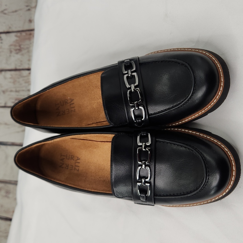 Naturalizer‎ Cabana Black Leather Loafers with Chain Accent - Picture 6 of 9